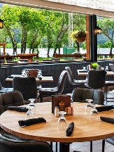 Lakeside Chophouse & Wine Bar