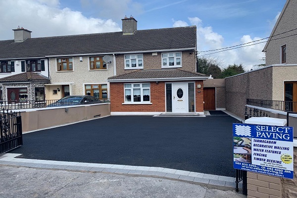 Tarmac Driveways: Enhancing Curb Appeal and Durability