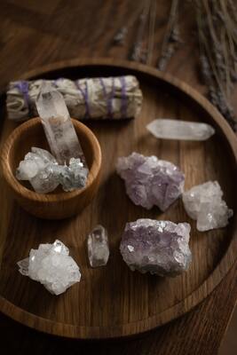 How to Use Crystal Kits for Healing and Manifestation