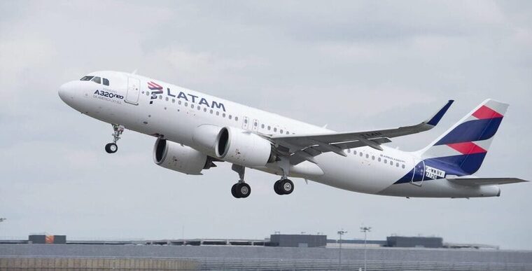 Come posso comunicare con l'operatore Latam Airlines?