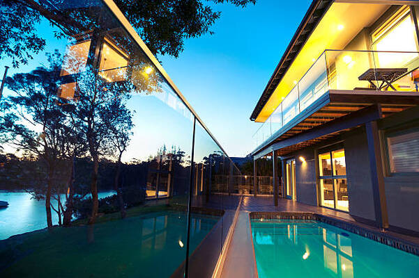 12 Reasons To Install A Glass Fence For Your Pool