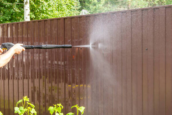 15 Tips For Properly Maintaining Your Swimming Pool Fence