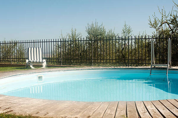 12 Tips For Choosing The Right Fence For Your Swimming Pool